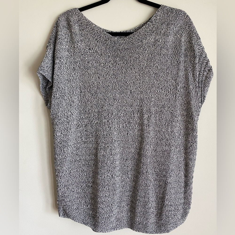 Talbots Knit Linen Top with Scoop Hem. Black & White. Size XL